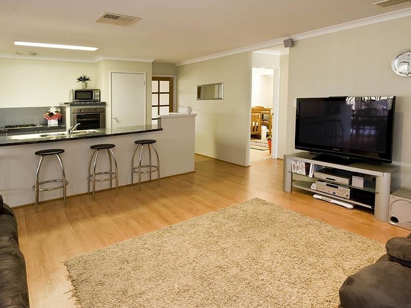 13 Chalice Rise, Lakelands WA 6180