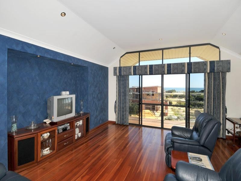 22 Endeavour Circle, Wannanup WA 6210