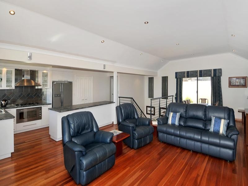 22 Endeavour Circle, Wannanup WA 6210