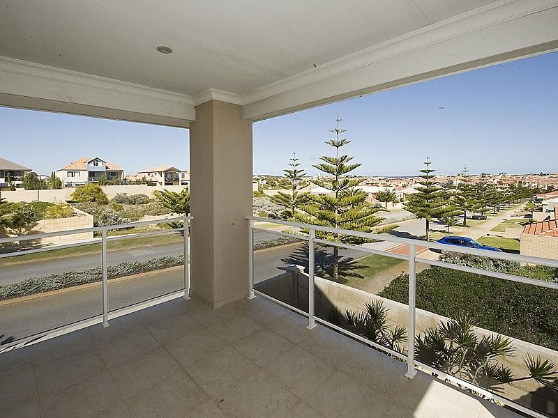 84 Baloo Crescent, Wannanup WA 6210