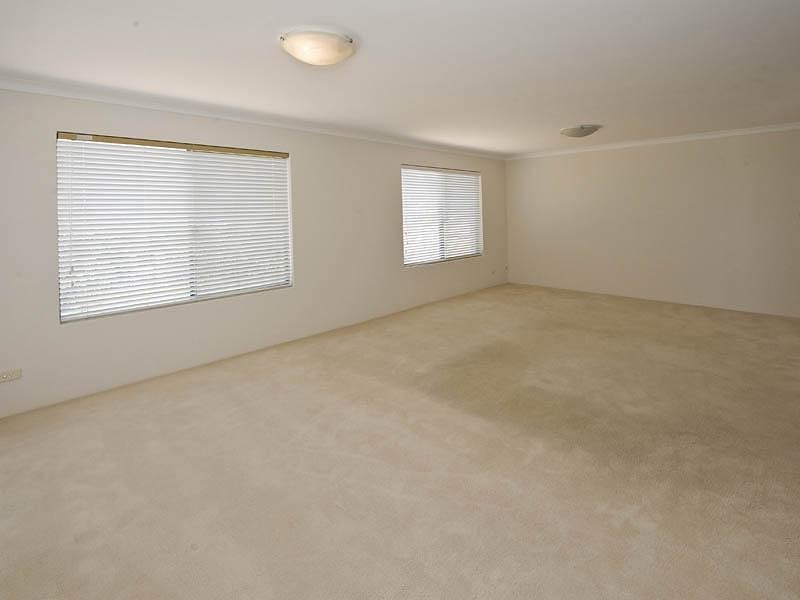 6 Hartog Pass, Wannanup WA 6210