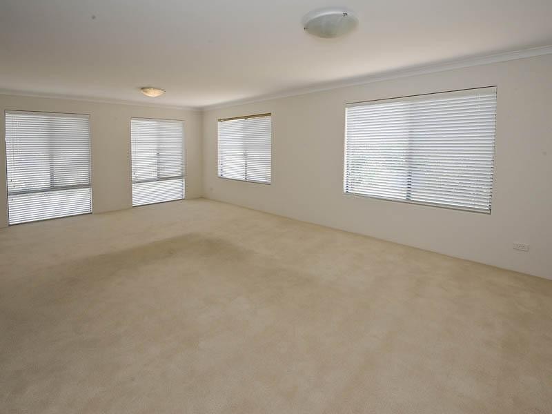 6 Hartog Pass, Wannanup WA 6210