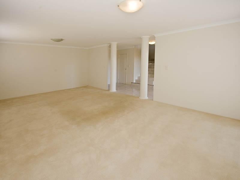 6 Hartog Pass, Wannanup WA 6210