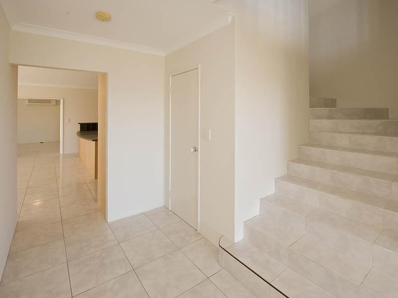 6 Hartog Pass, Wannanup WA 6210