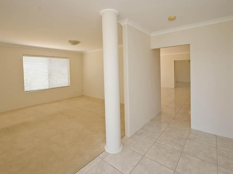 6 Hartog Pass, Wannanup WA 6210