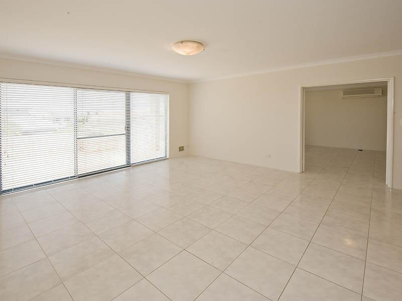 6 Hartog Pass, Wannanup WA 6210