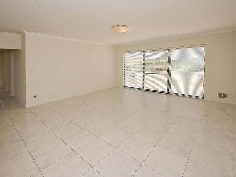 6 Hartog Pass, Wannanup WA 6210