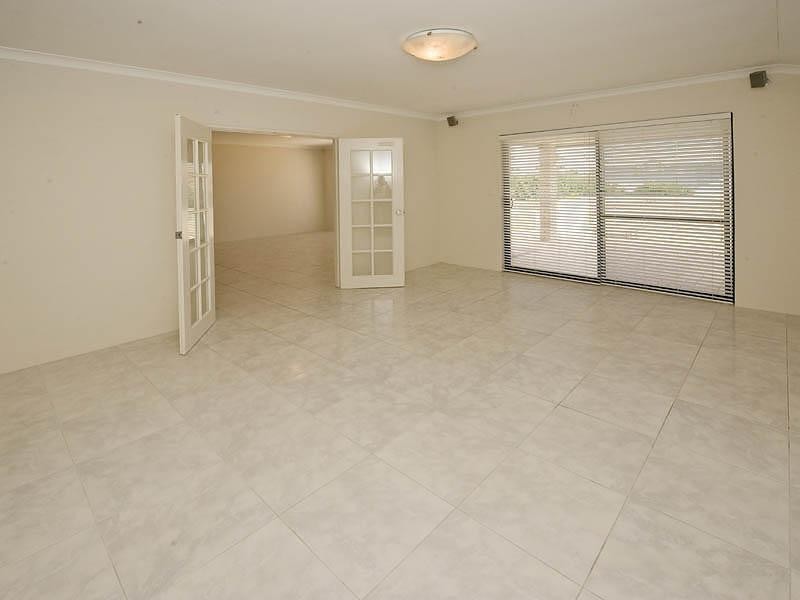 6 Hartog Pass, Wannanup WA 6210