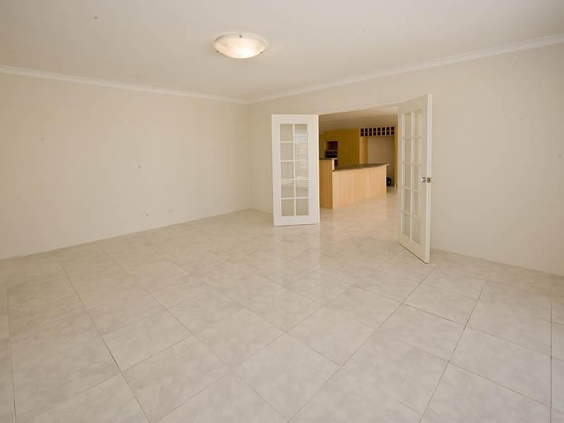 6 Hartog Pass, Wannanup WA 6210