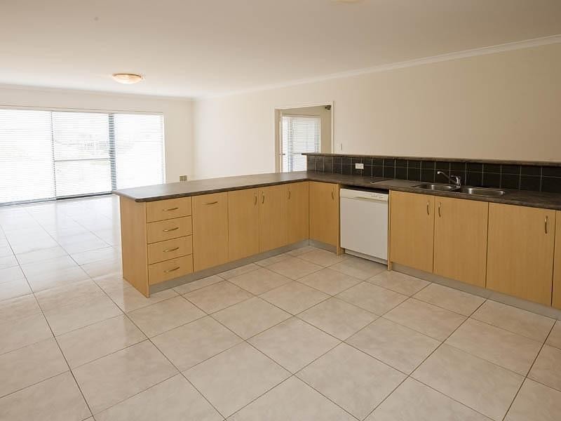 6 Hartog Pass, Wannanup WA 6210