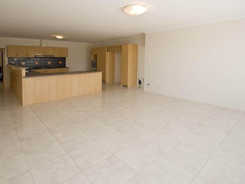 6 Hartog Pass, Wannanup WA 6210