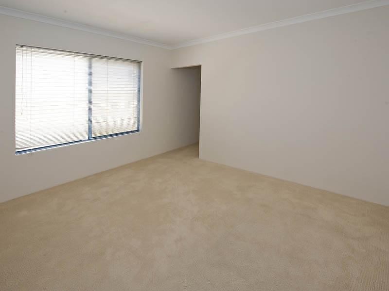 6 Hartog Pass, Wannanup WA 6210