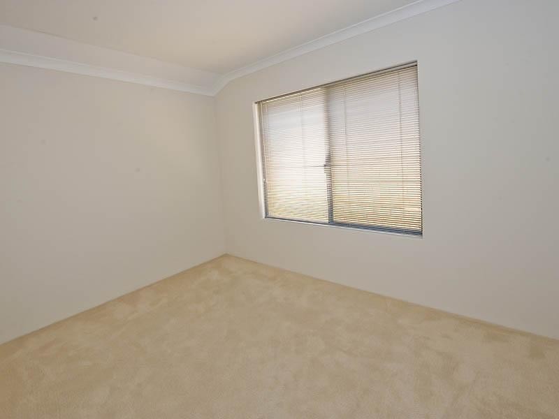 6 Hartog Pass, Wannanup WA 6210