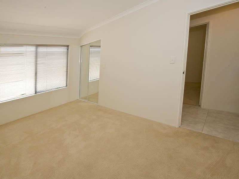 6 Hartog Pass, Wannanup WA 6210