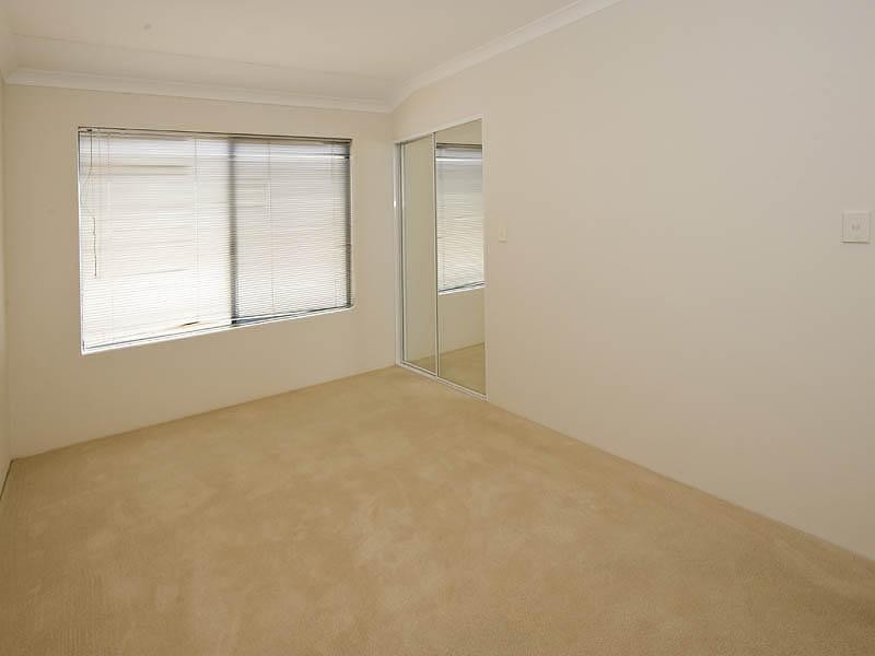 6 Hartog Pass, Wannanup WA 6210