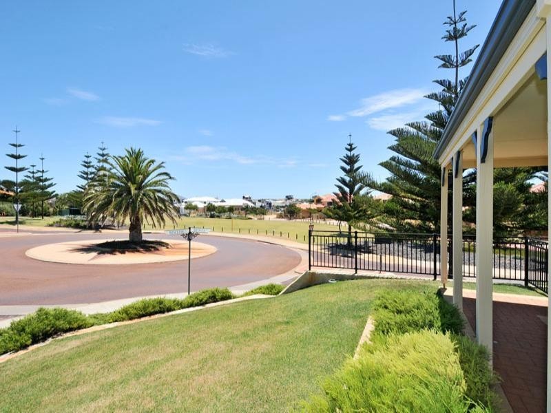 21 Batavia Avenue, Wannanup WA 6210