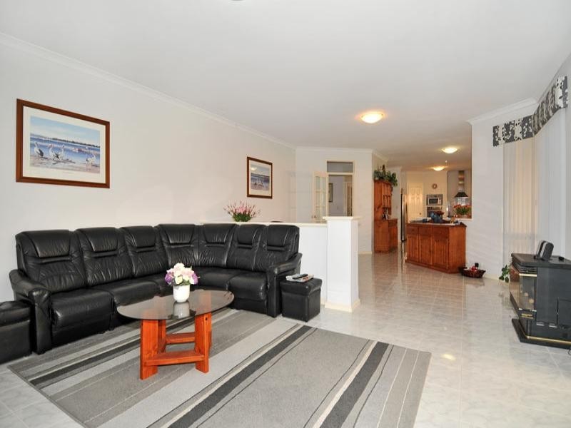 21 Batavia Avenue, Wannanup WA 6210