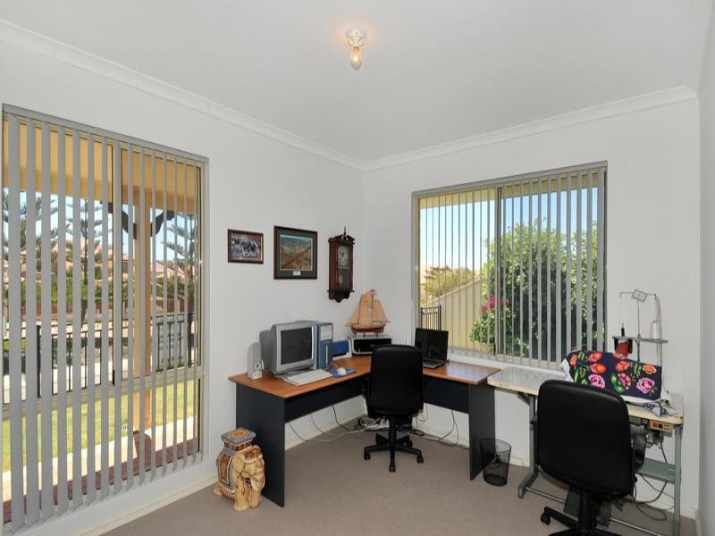 21 Batavia Avenue, Wannanup WA 6210