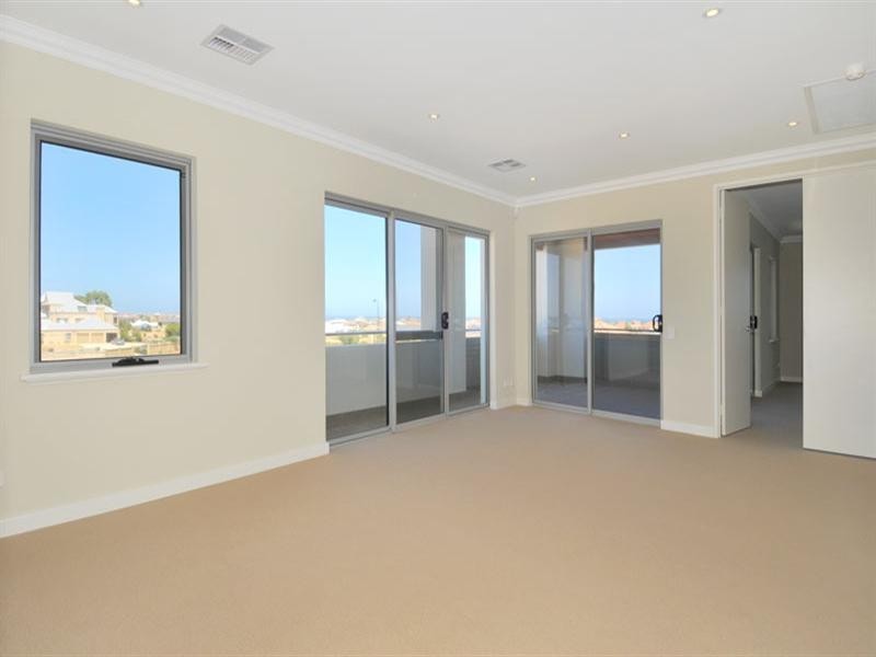 11/18 Caspian Drive, Wannanup WA 6210