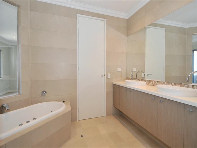 11/18 Caspian Drive, Wannanup WA 6210