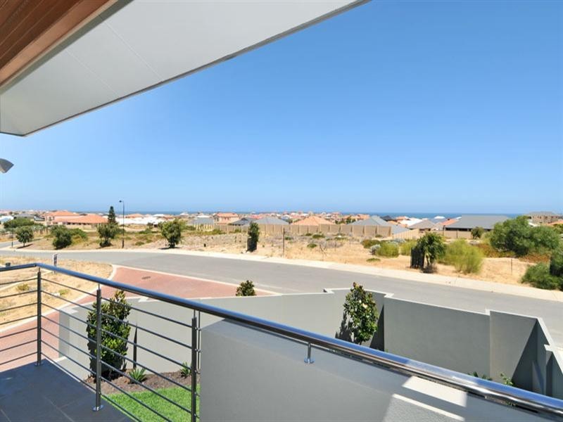 11/18 Caspian Drive, Wannanup WA 6210