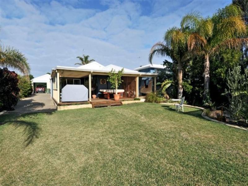 30 Leighton Road East, Halls Head WA 6210