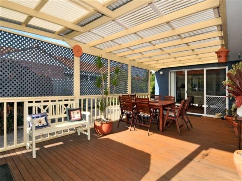 30 Leighton Road East, Halls Head WA 6210