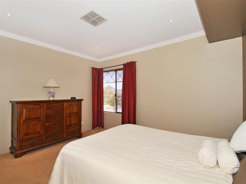 13 John Dory Cove, Wannanup WA 6210