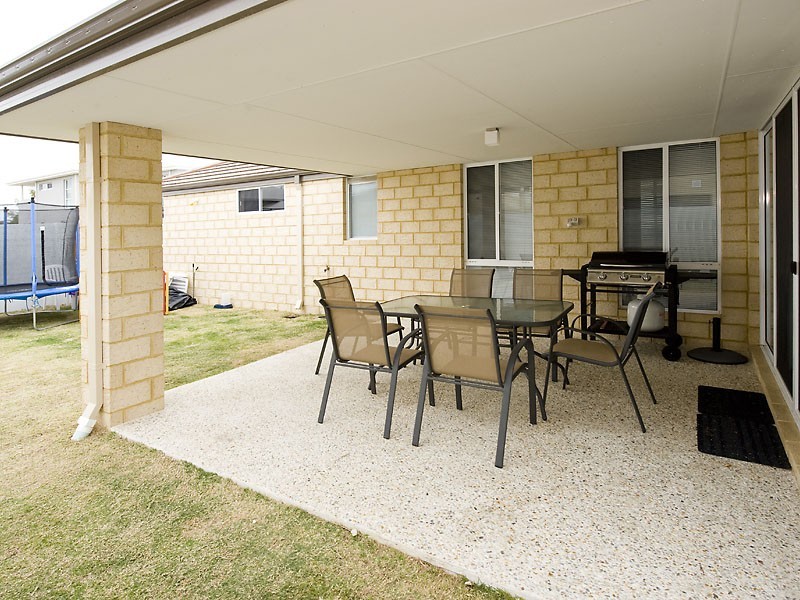 17 Frederick Way, Wannanup WA 6210