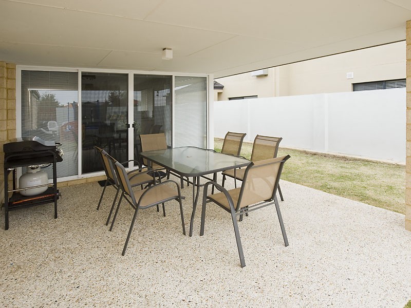 17 Frederick Way, Wannanup WA 6210