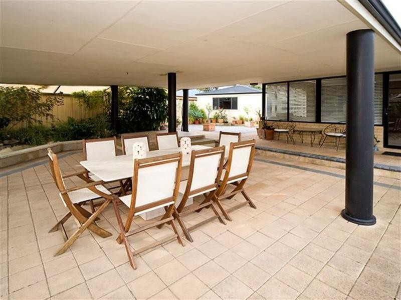 5 Coastal Retreat, Wannanup WA 6210
