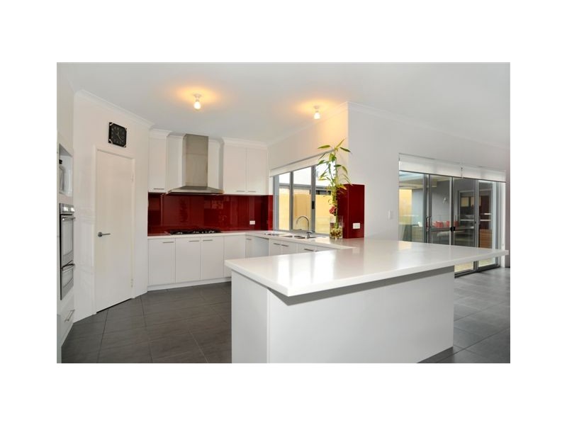 5 Crowsnest Terrace, Wannanup WA 6210