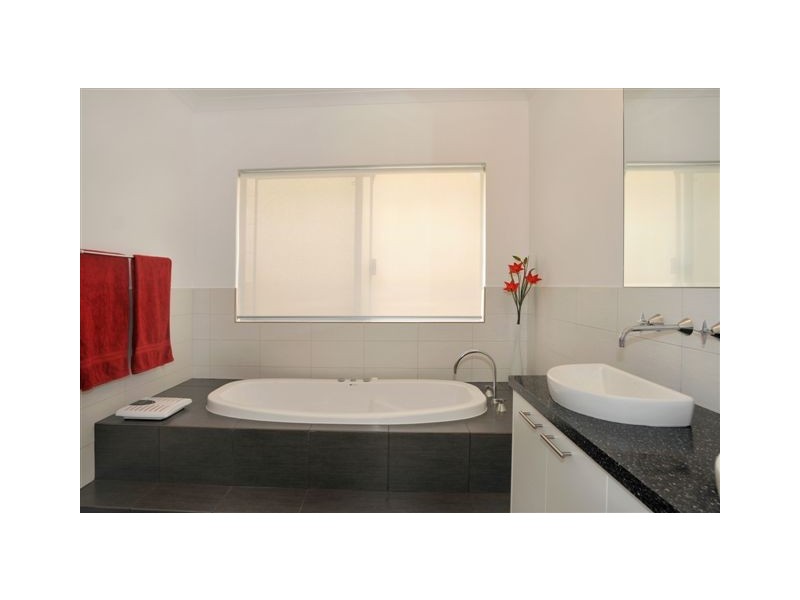 5 Crowsnest Terrace, Wannanup WA 6210