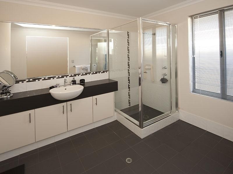 11 Wuraling Pass, Wannanup WA 6210