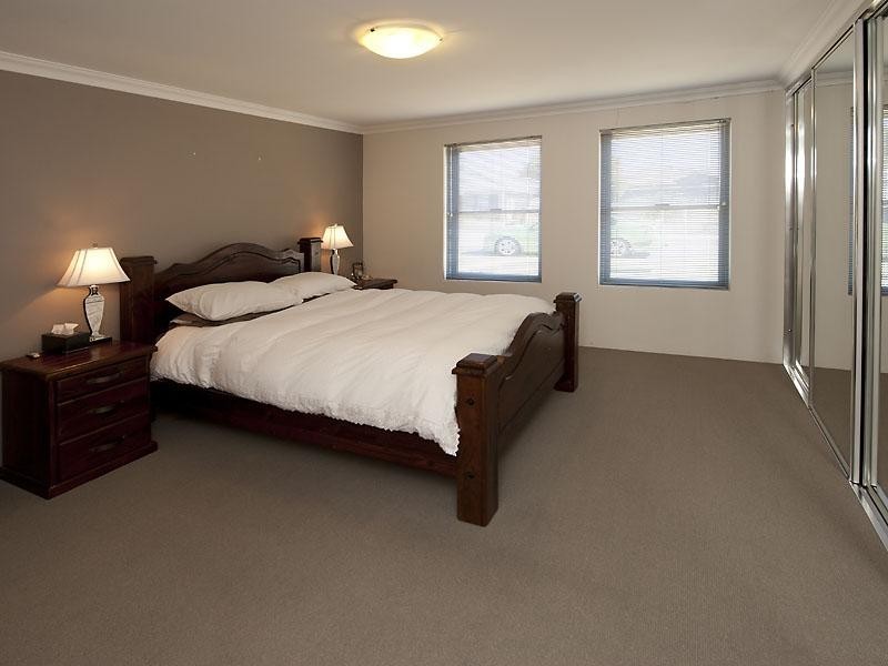 11 Wuraling Pass, Wannanup WA 6210