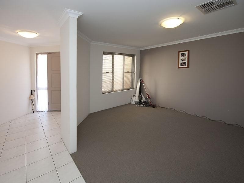 11 Wuraling Pass, Wannanup WA 6210