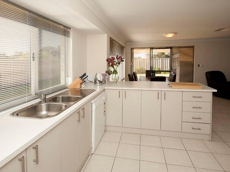 11 Wuraling Pass, Wannanup WA 6210