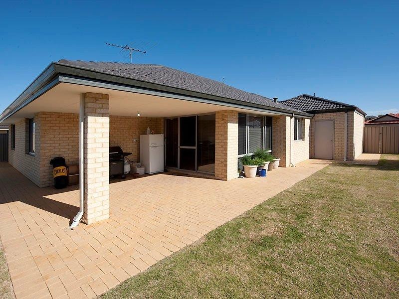 11 Wuraling Pass, Wannanup WA 6210