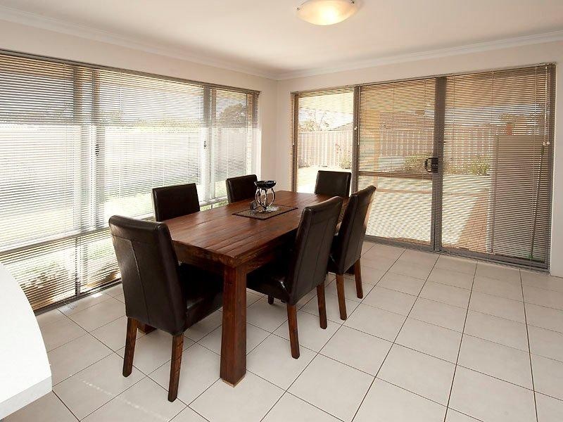 11 Wuraling Pass, Wannanup WA 6210