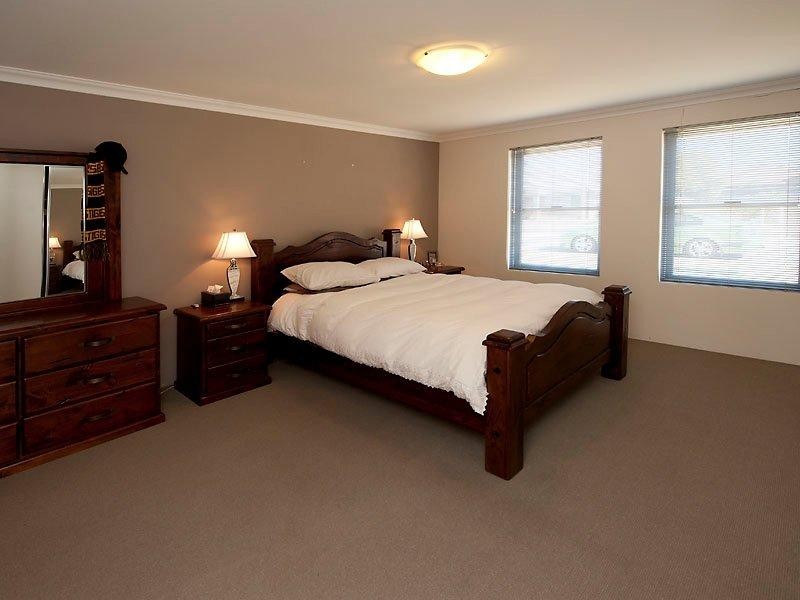 11 Wuraling Pass, Wannanup WA 6210