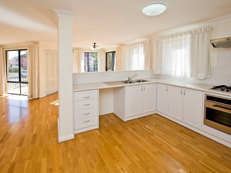 8 Westview Parade, Wannanup WA 6210