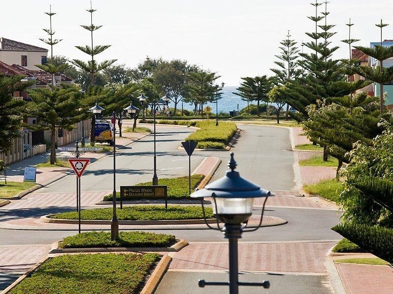 8 Westview Parade, Wannanup WA 6210