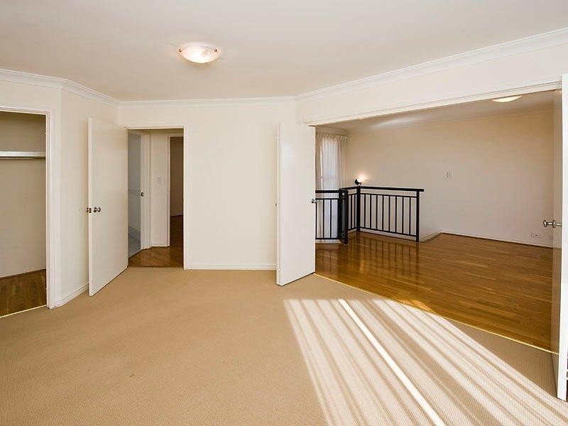 8 Westview Parade, Wannanup WA 6210