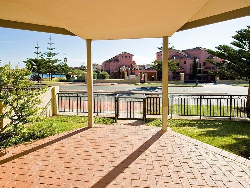 8 Westview Parade, Wannanup WA 6210