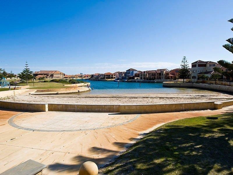 8 Westview Parade, Wannanup WA 6210