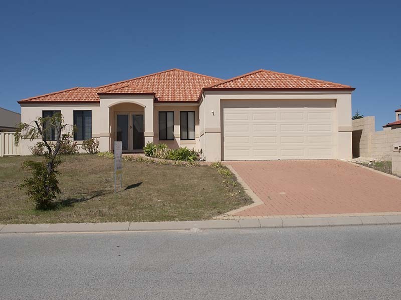 12 Endeavour Circle, Wannanup WA 6210