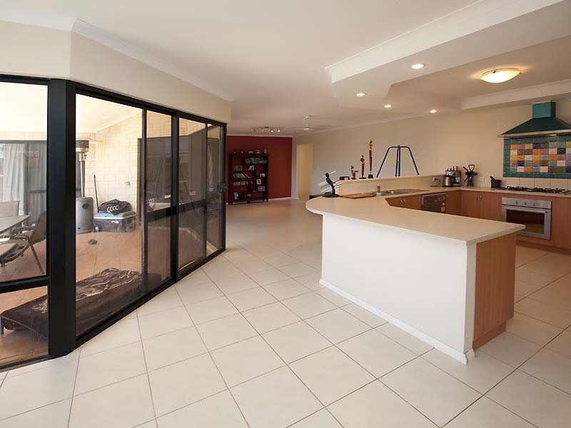 12 Endeavour Circle, Wannanup WA 6210