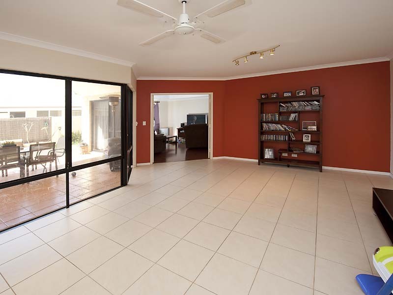 12 Endeavour Circle, Wannanup WA 6210
