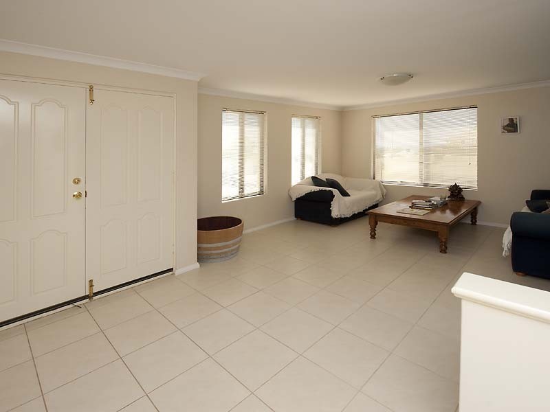 12 Endeavour Circle, Wannanup WA 6210