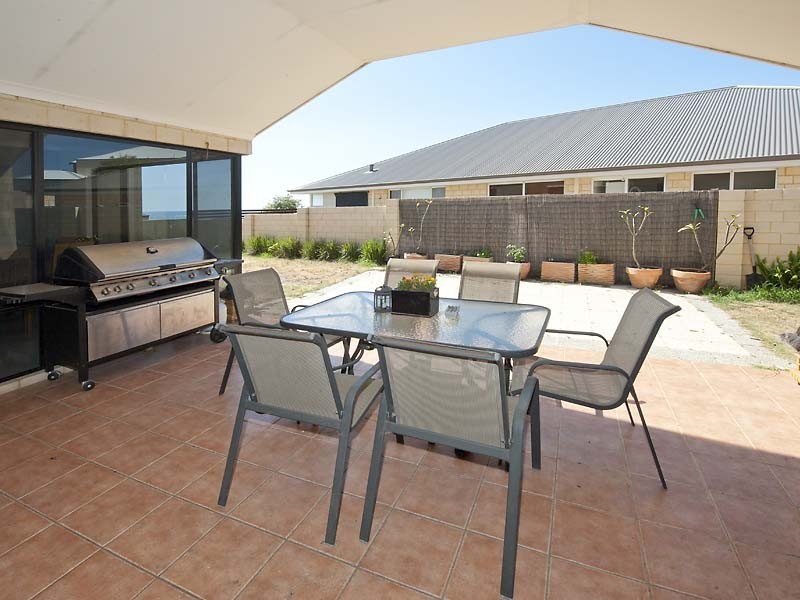 12 Endeavour Circle, Wannanup WA 6210